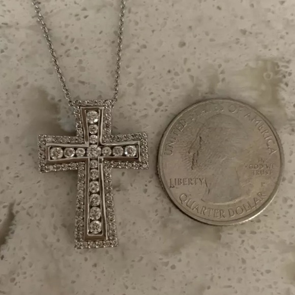 Beautiful 1 carat 14k diamond cross necklace - Picture 5 of 5